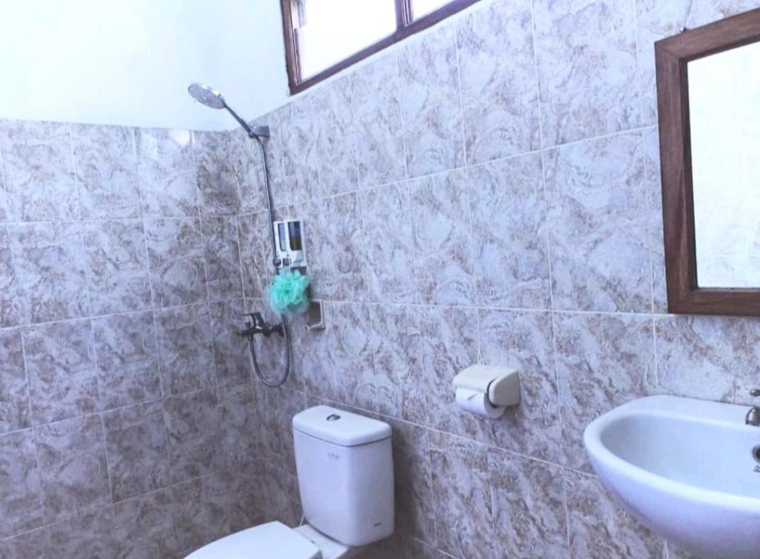Green Palace Homestay Batununggul Екстер'єр фото