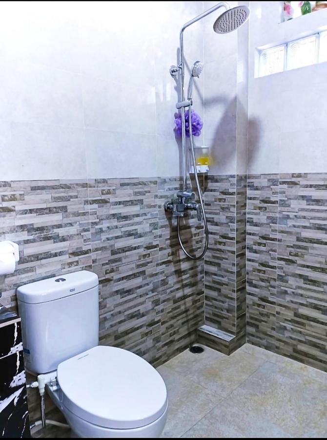 Green Palace Homestay Batununggul Екстер'єр фото