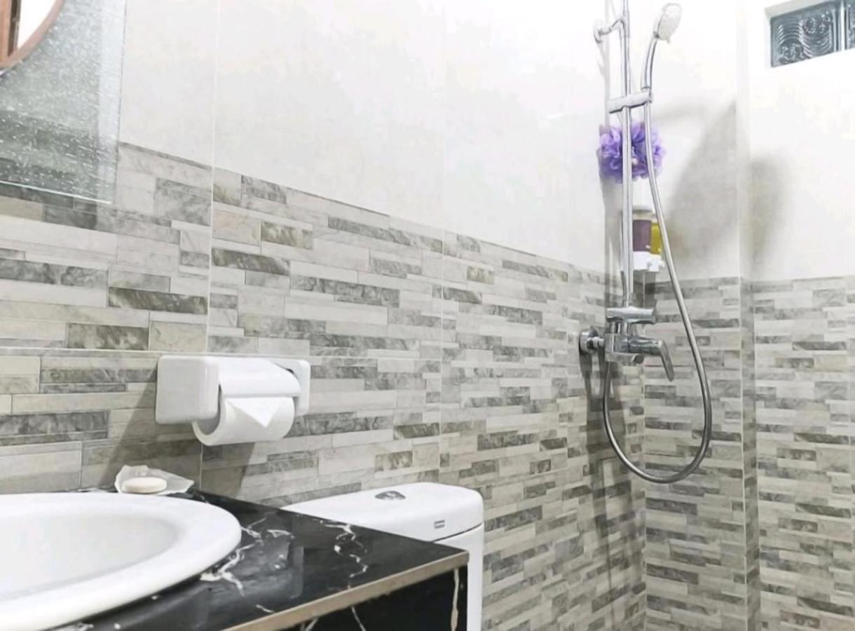 Green Palace Homestay Batununggul Екстер'єр фото