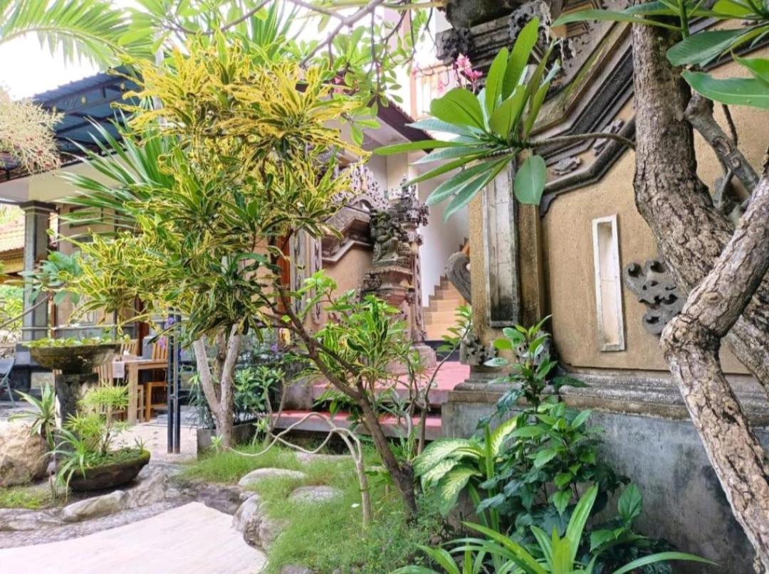 Green Palace Homestay Batununggul Екстер'єр фото