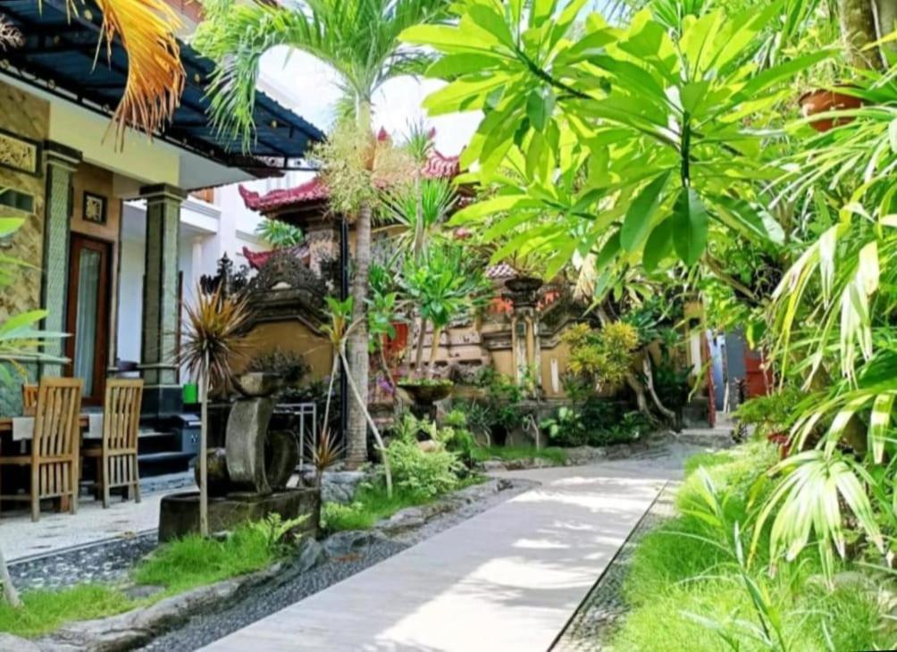 Green Palace Homestay Batununggul Екстер'єр фото