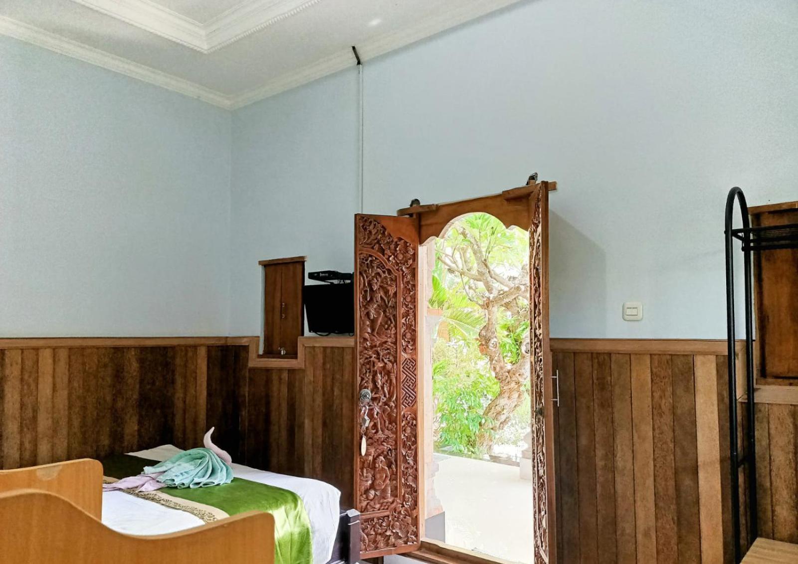 Green Palace Homestay Batununggul Екстер'єр фото