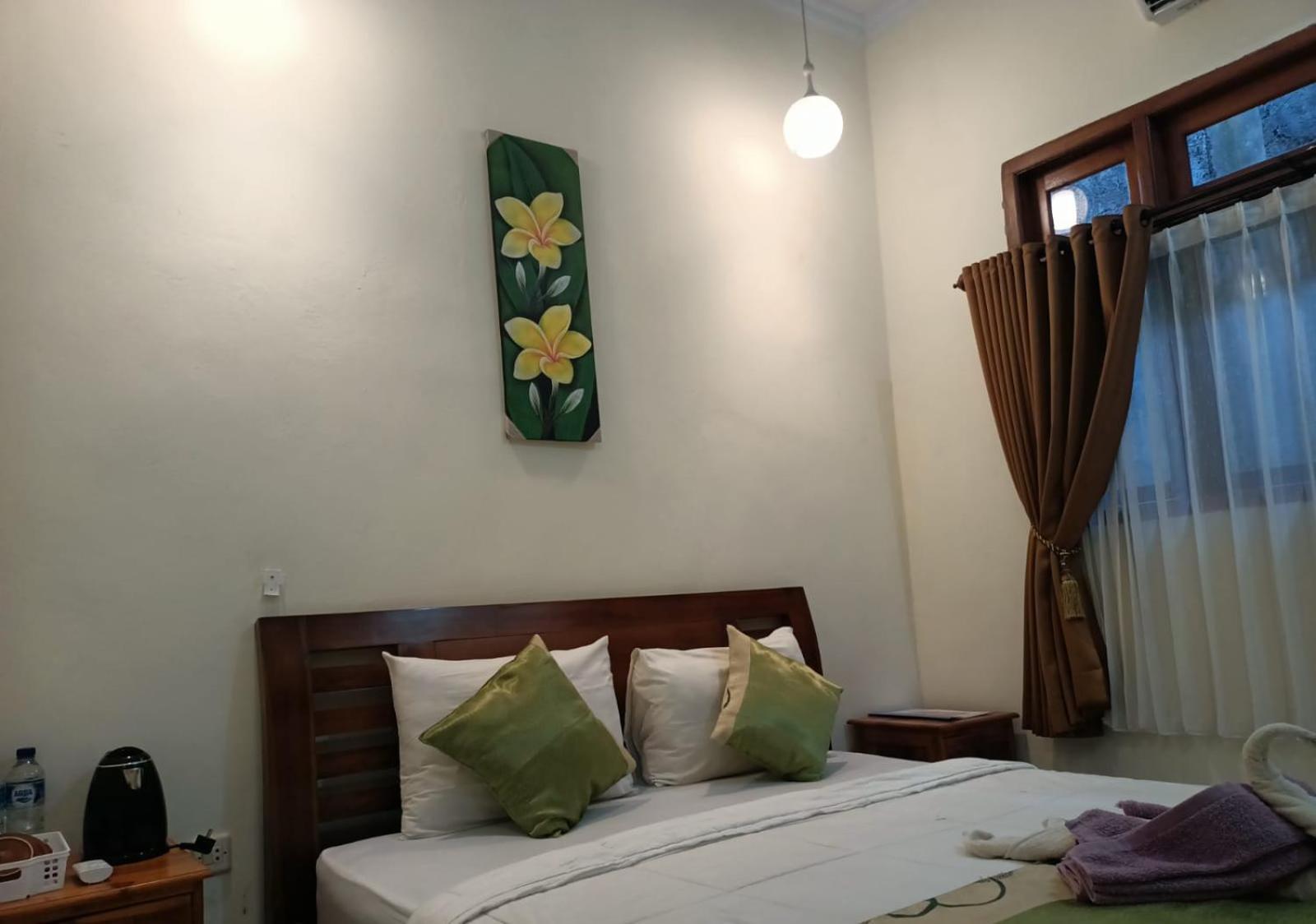Green Palace Homestay Batununggul Екстер'єр фото