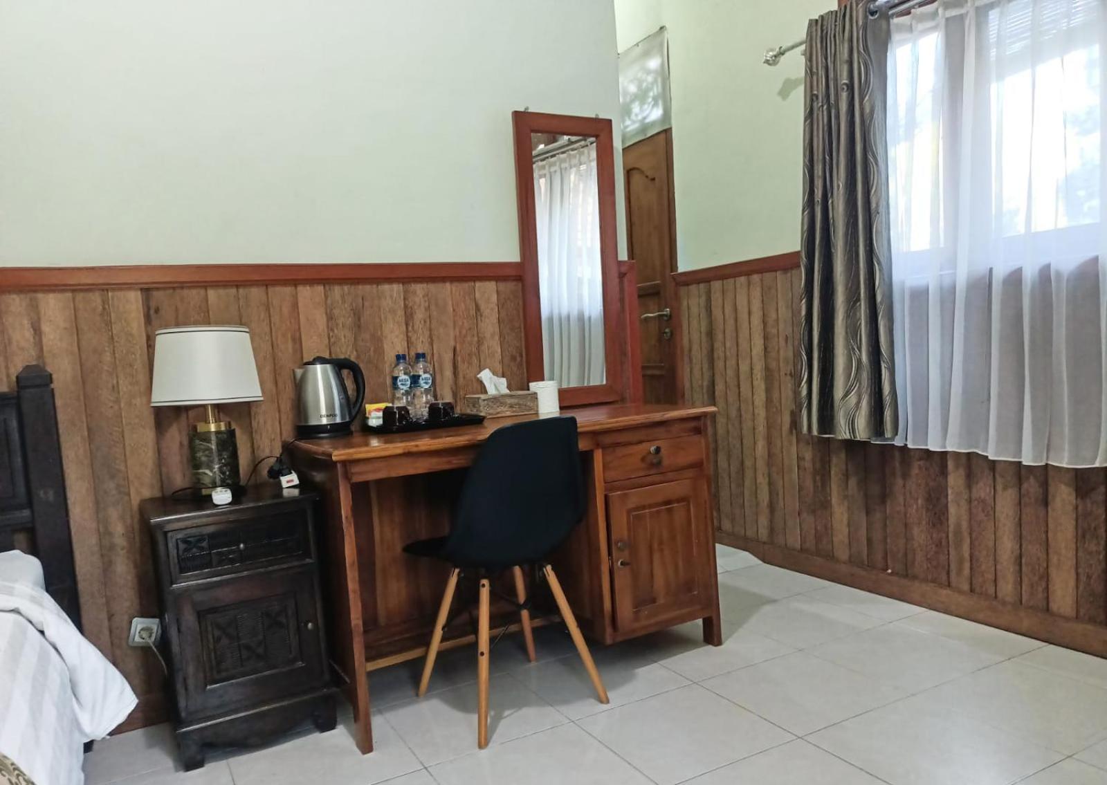 Green Palace Homestay Batununggul Екстер'єр фото