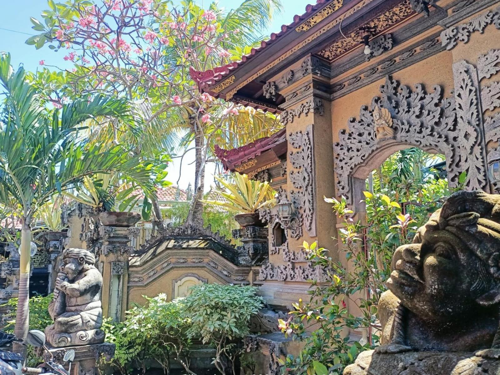 Green Palace Homestay Batununggul Екстер'єр фото