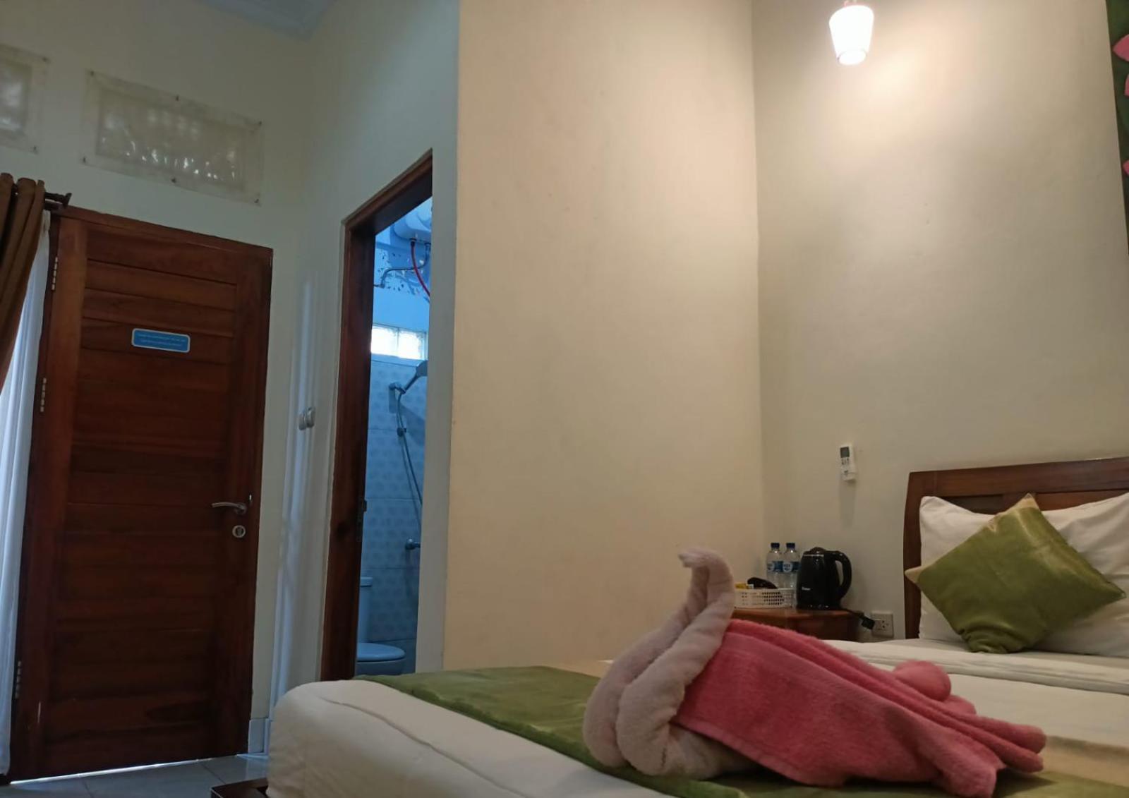 Green Palace Homestay Batununggul Екстер'єр фото