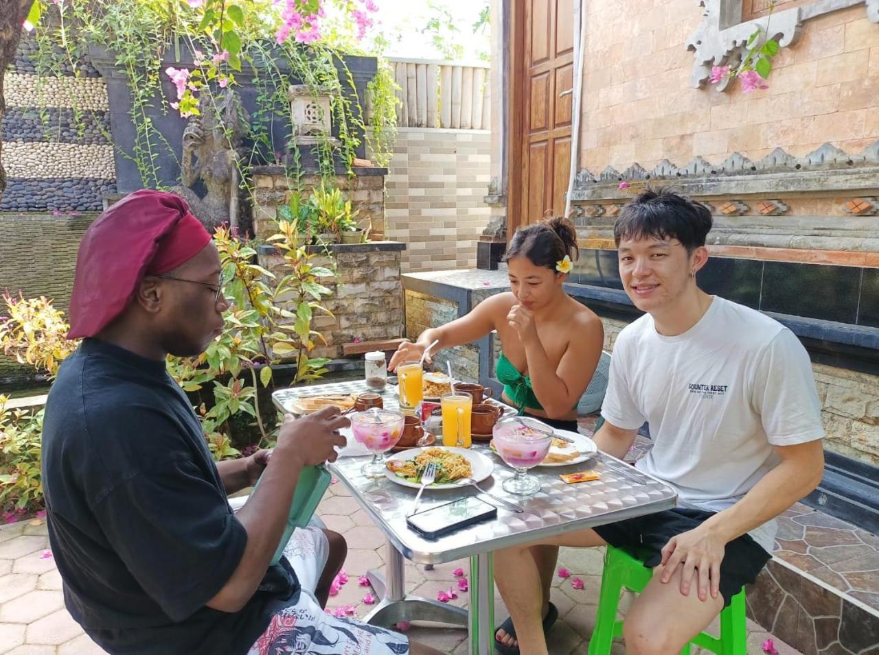 Green Palace Homestay Batununggul Екстер'єр фото
