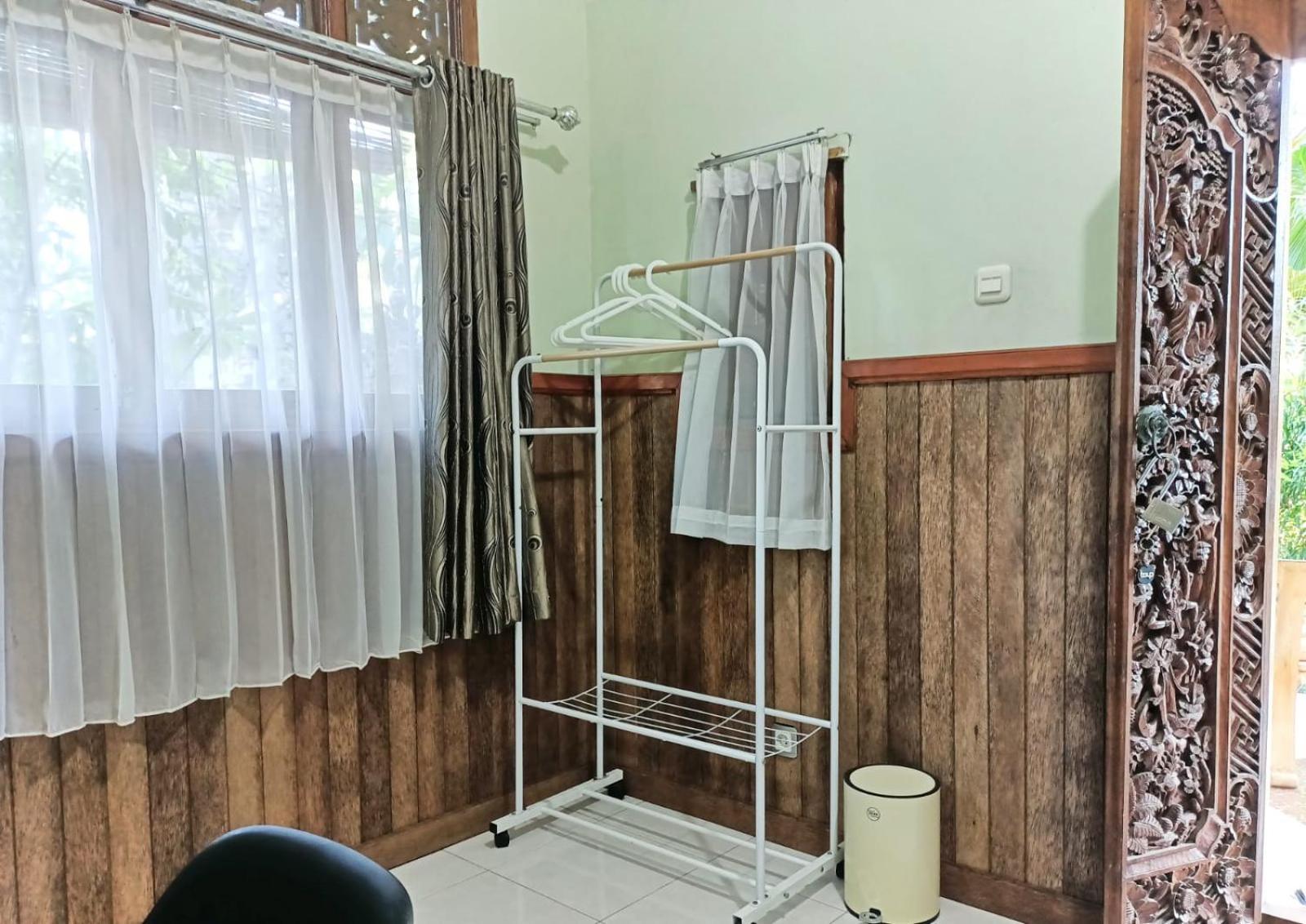 Green Palace Homestay Batununggul Екстер'єр фото