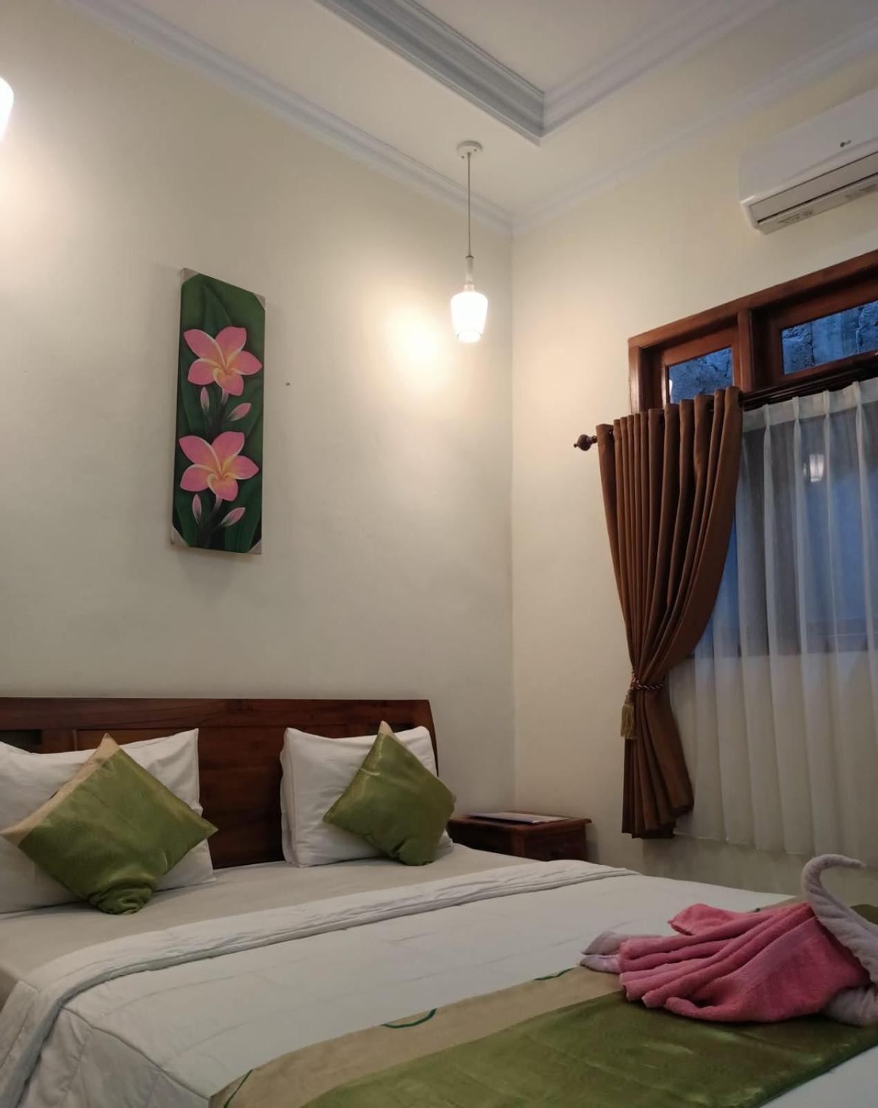 Green Palace Homestay Batununggul Екстер'єр фото